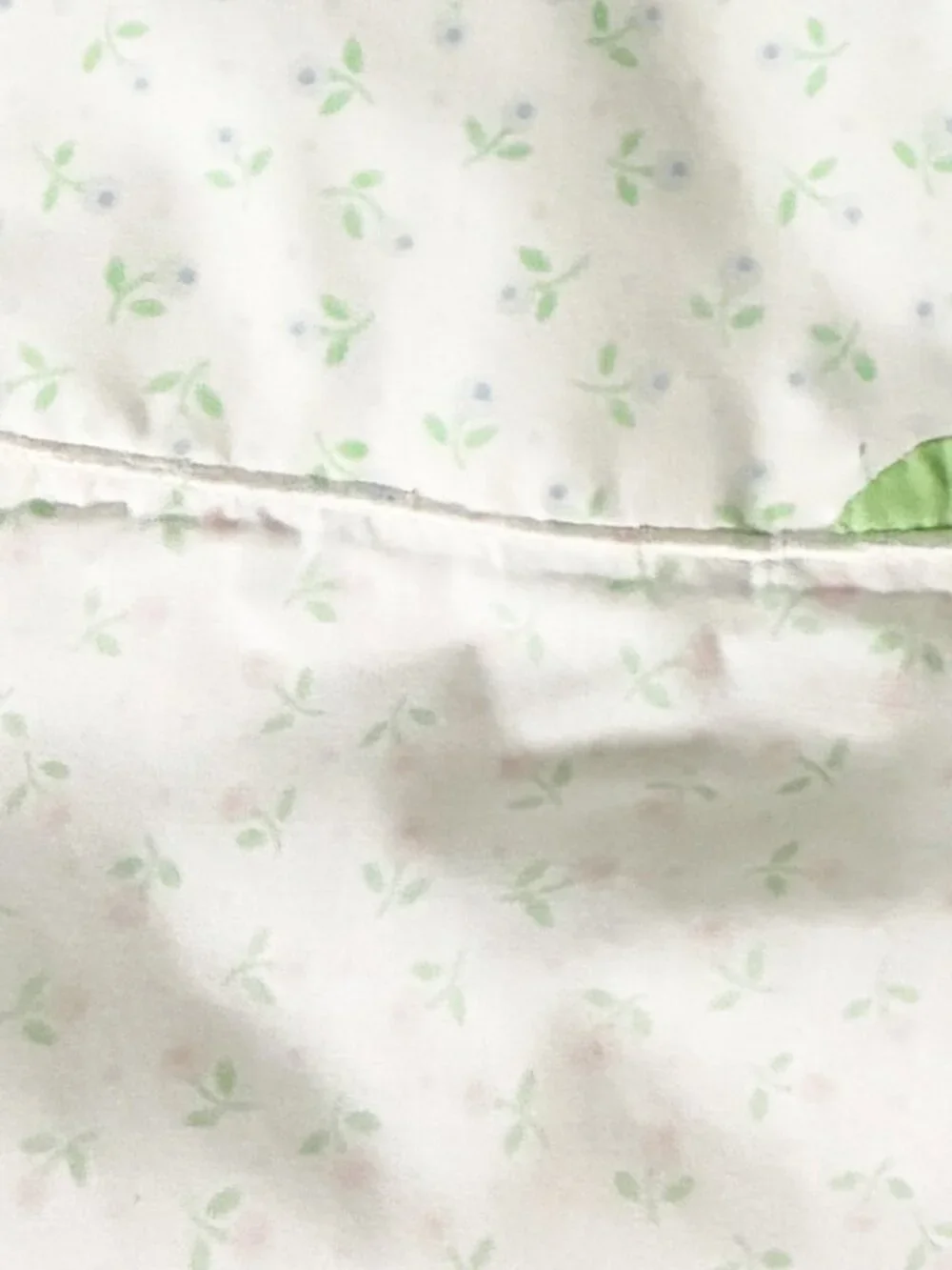 Vintage House of Hatten Hey Diddle Diddle Baby Embroidered Crib Comforter